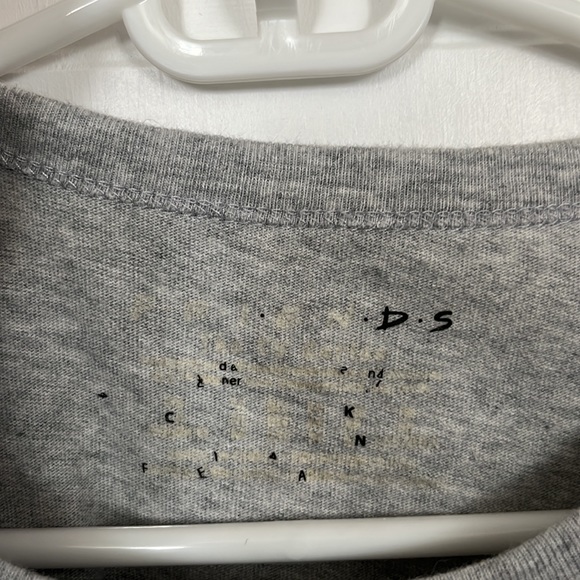 Embroidered FRIENDS cropped t shirt - Picture 3 of 3